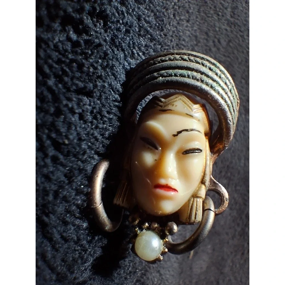 Vintage Asian Woman Face Cufflink Carved Celluloid Resin Faux Pearl Single Piece